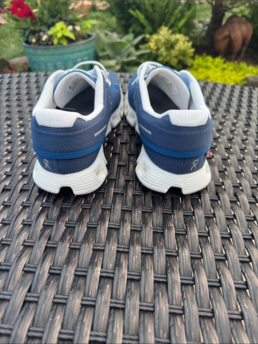On Running Women’s Navy Blue and White Cloud Sneakers Size 8 - Picture 6 of 8